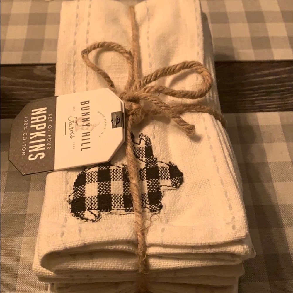 Bunny Hill Farms (4)Napkins set